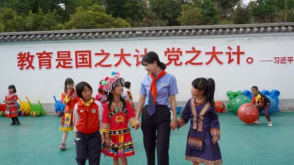 �ԡ���������ػ��ഺ֮�� ���á��Զ����ꡱ������·�ˡ��������������Ժ����ͬ־�Ƚ��¼�