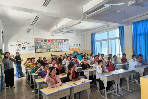 �Է�Ϊ�ܣ���У԰����˵���������������������Ժ�߽�������С